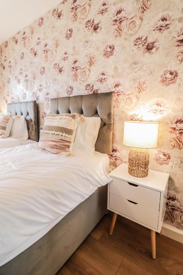 Spacious 1 Bed Flat-Free Parking ฮิลลิงดัน ภายนอก รูปภาพ