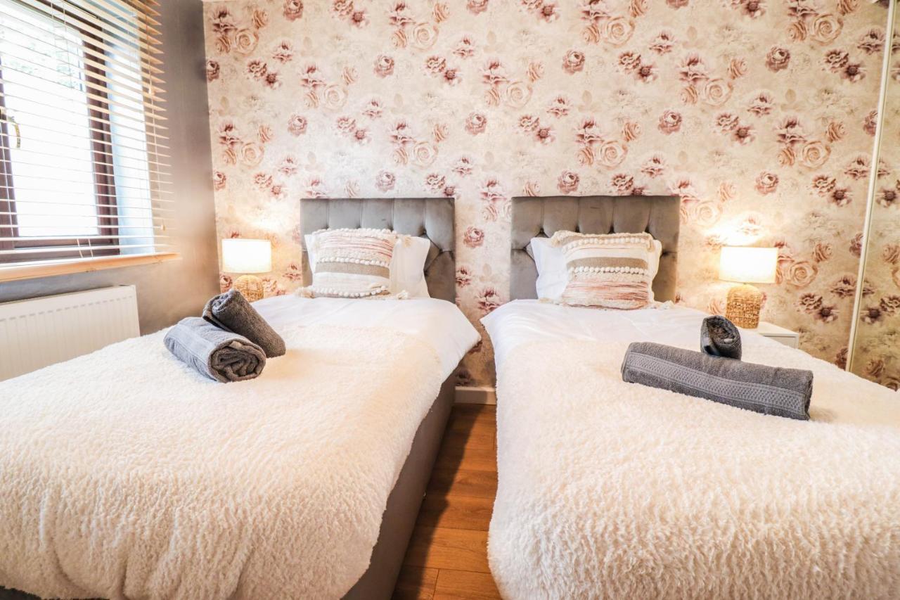Spacious 1 Bed Flat-Free Parking ฮิลลิงดัน ภายนอก รูปภาพ