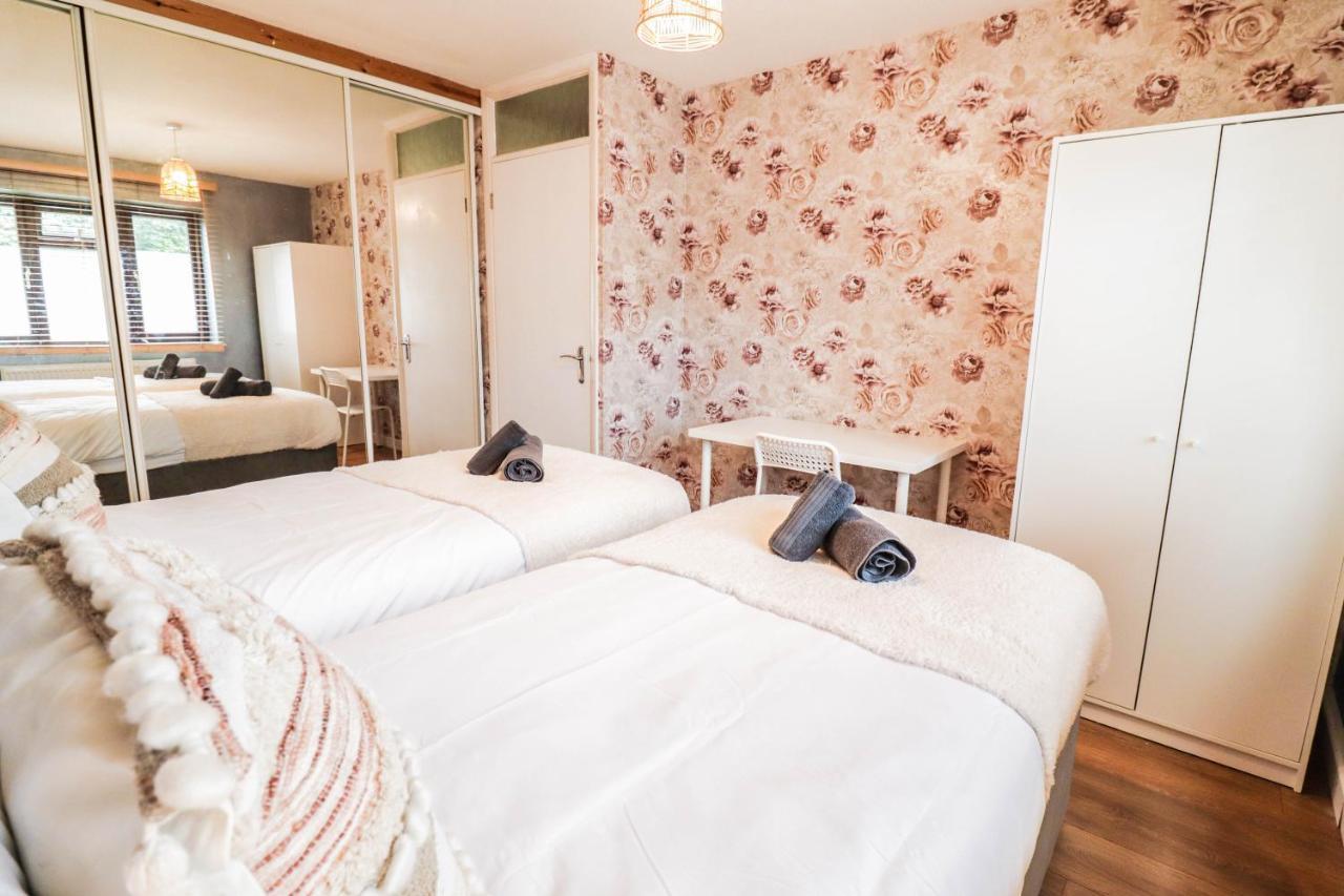 Spacious 1 Bed Flat-Free Parking ฮิลลิงดัน ภายนอก รูปภาพ