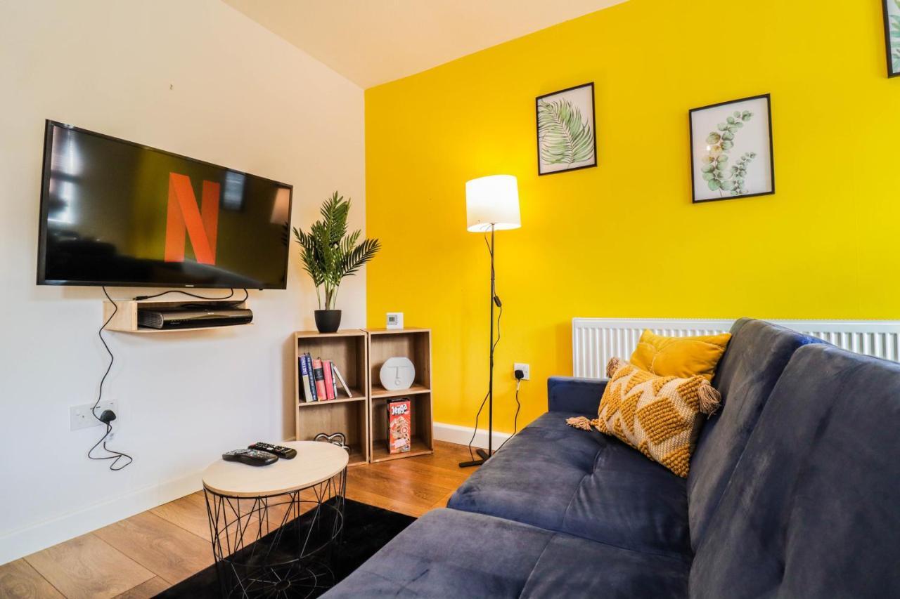 Spacious 1 Bed Flat-Free Parking ฮิลลิงดัน ภายนอก รูปภาพ